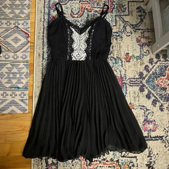 Lily Rose Dress - Picture 1 of 3